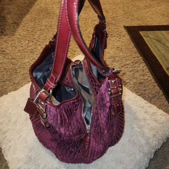 Coach Madison purple gathered sateen signature Maggie shoulder purse - Picture 3 of 7